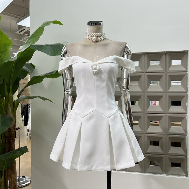 French Off-Shoulder Pleated White A-Line Mini Dress for Petite Women - Image 1