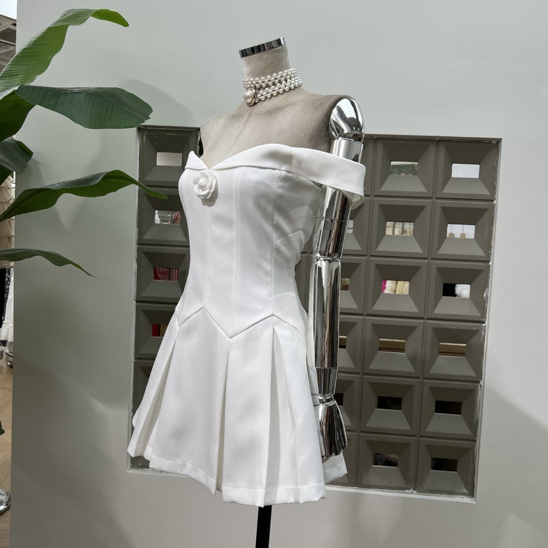 French Off-Shoulder Pleated White A-Line Mini Dress for Petite Women - Image 3