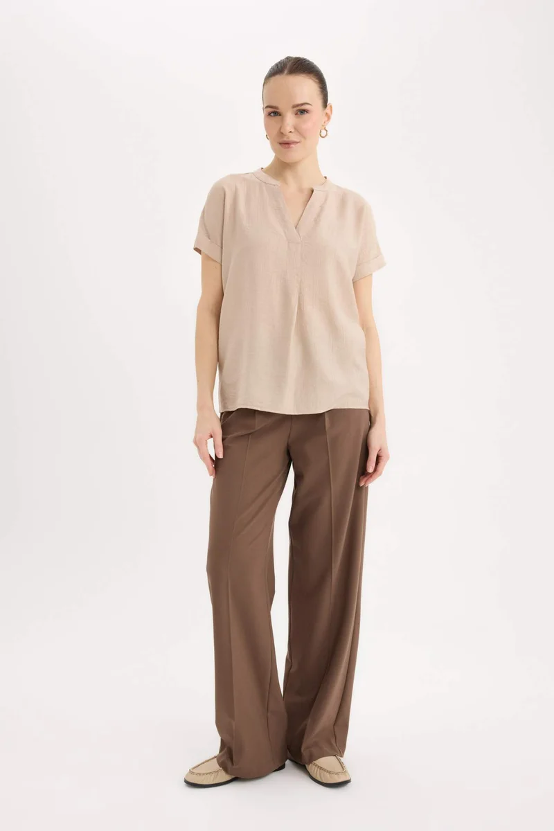 ديفاكتو Regular Fit Crew Neck Short Sleeve Blouse