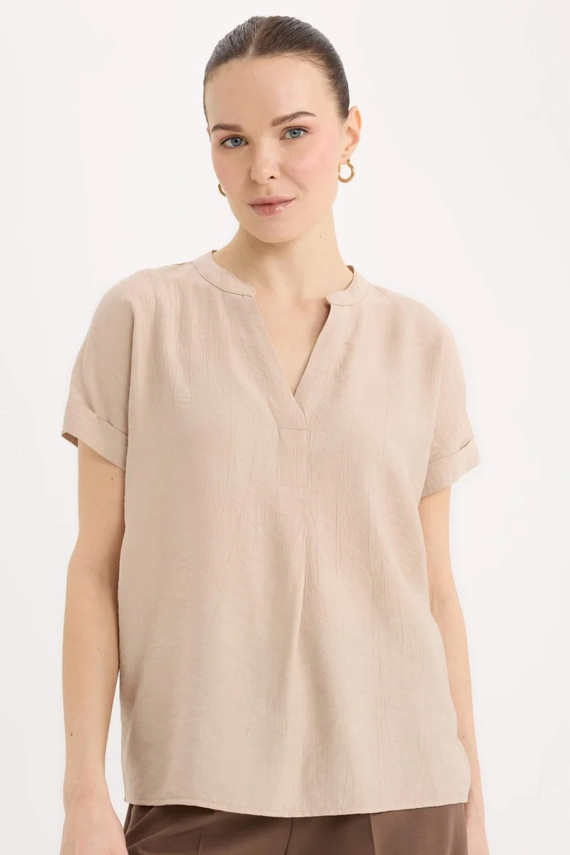 ديفاكتو Regular Fit Crew Neck Short Sleeve Blouse
