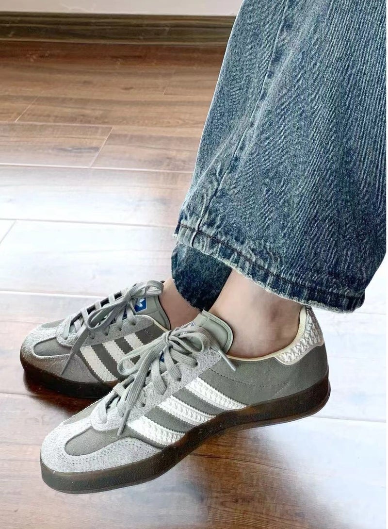 Adidas Originals SAMBA Classic Sneakers for Men and Women  - Image 4