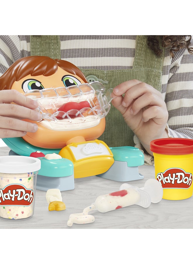 Play-Doh مجموعة طبيب الأسنان من بلاي دو - الابتسامات السخيفة، ألعاب الفنون والحرف للأطفال من عمر 3 سنوات وما فوق، 7 ملحقات و 5 علب من مركب النمذجة - Image 1