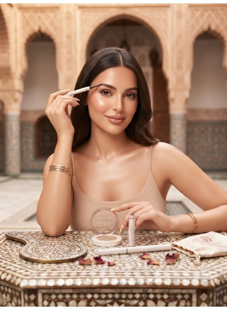 روز بيري مجموعة حواجب روز بيري (Rose Berry) المتكاملة – قلم حواجب دبل، واكس تثبيت، وماسكرا جل – لحواجب مثالية واحترافية - Image 2