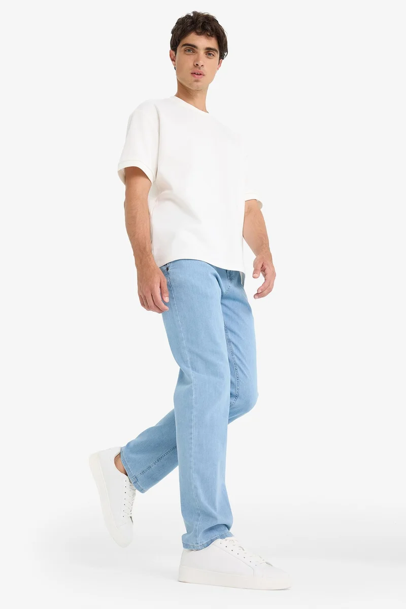 Defacto  Sergio Regular Fit Regular Waist Straight Jeans for Men | Best Price UAE