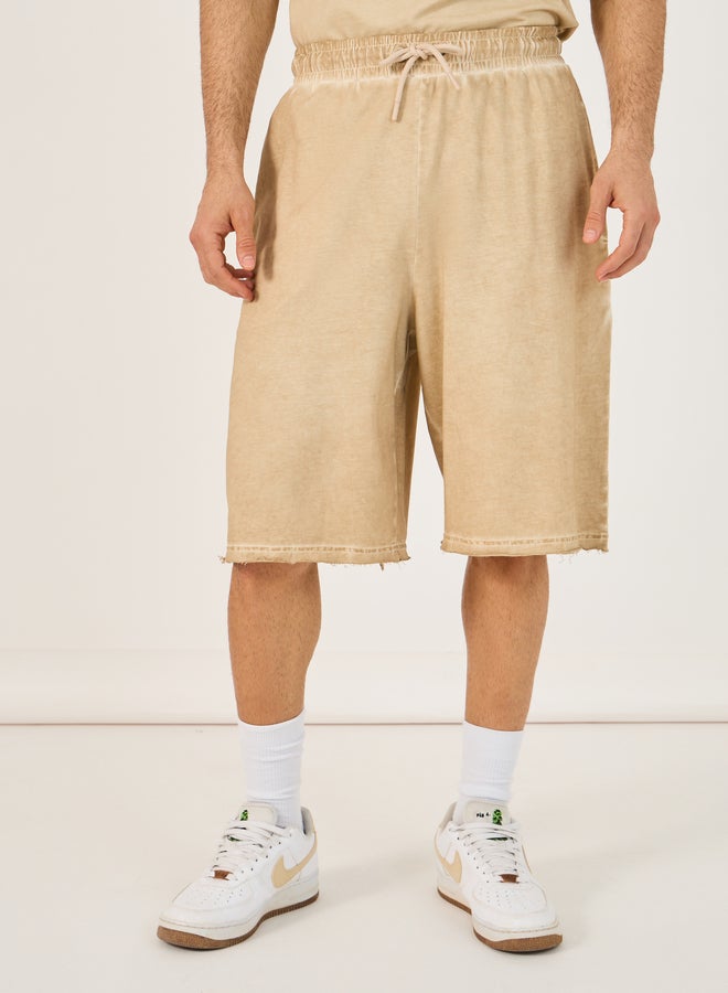 Styli Heavy Terry Acid Washed T-Shirt and Raw Hem Detail Short Co-Ords  - Image 4