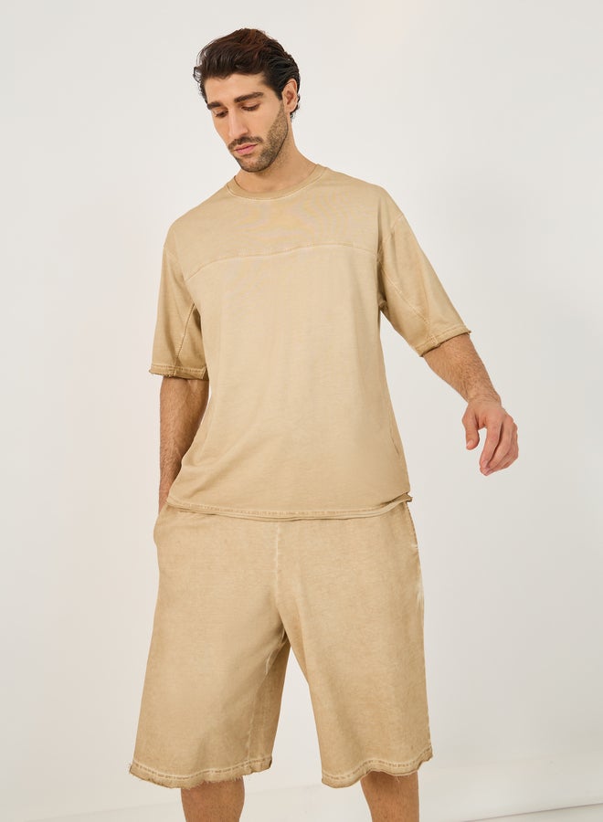 Styli Heavy Terry Acid Washed T-Shirt and Raw Hem Detail Short Co-Ords  - Image 2