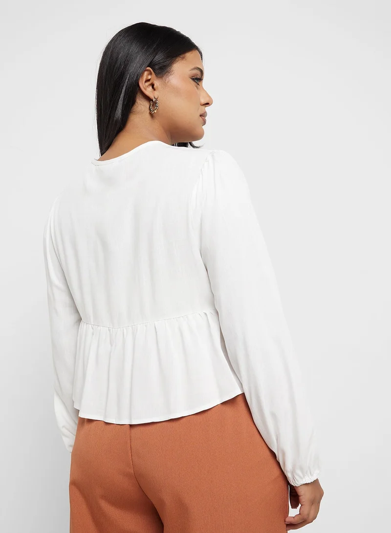 جينجر بلس بلوزة بيبلوم بربطة عنق فراشة