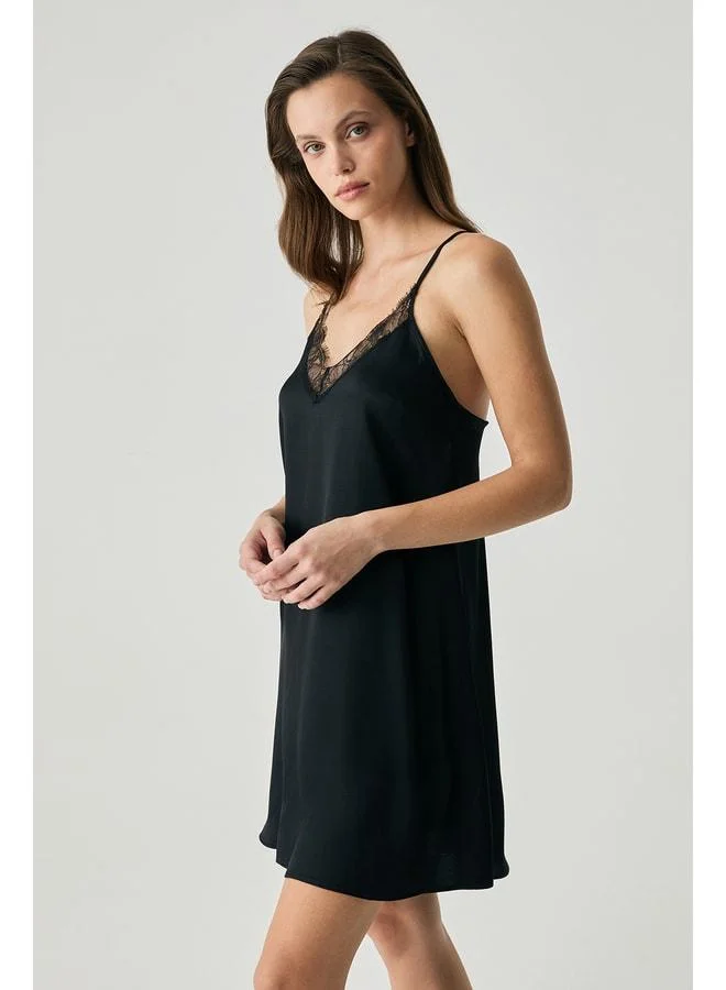Penye Mood Viscose satin-textured nightgown with lace details.