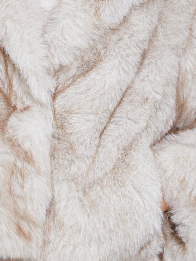 Styli Women Off White Regular Fit Cropped Faux Fur Jacket - Image 4