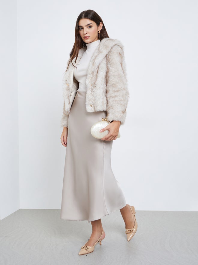 Styli Women Off White Regular Fit Cropped Faux Fur Jacket - Image 2