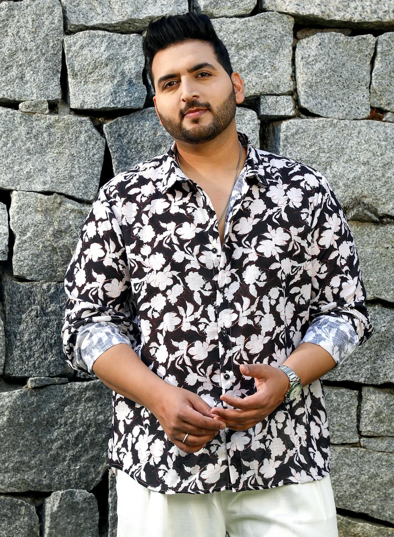 انستافاب بلس قميص رجالي بلاك آند وايت إيفر بلوم مقاس بلس بقصة عادية للارتداء الكاجوال بياقة سبيد وأكمام طويلة بأزرار