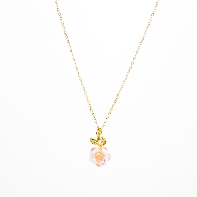 سلسلة أستانليس ستيل ذهبي مع دلاية شكل وردة بينك مرصعة بفصوص الزيركون - Image 1