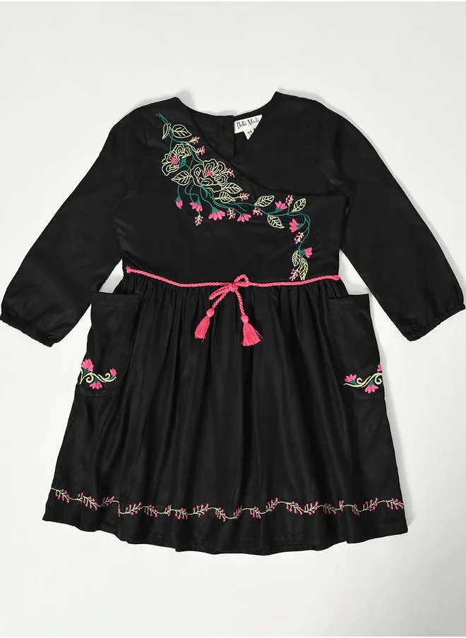 بيلا مودا Bella Moda Floral Embroidered Wrap Knee-Length Dress
