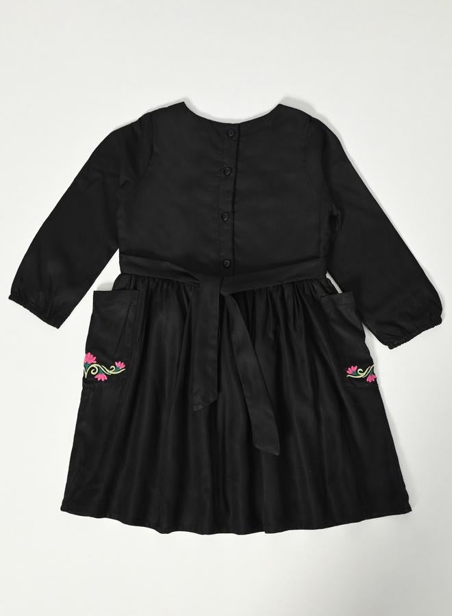 BELLA MODA Embroidered Velvet Dress - Image 3