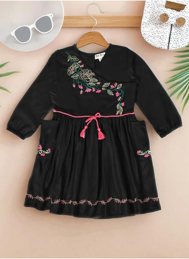 بيلا مودا Bella Moda Floral Embroidered Wrap Knee-Length Dress