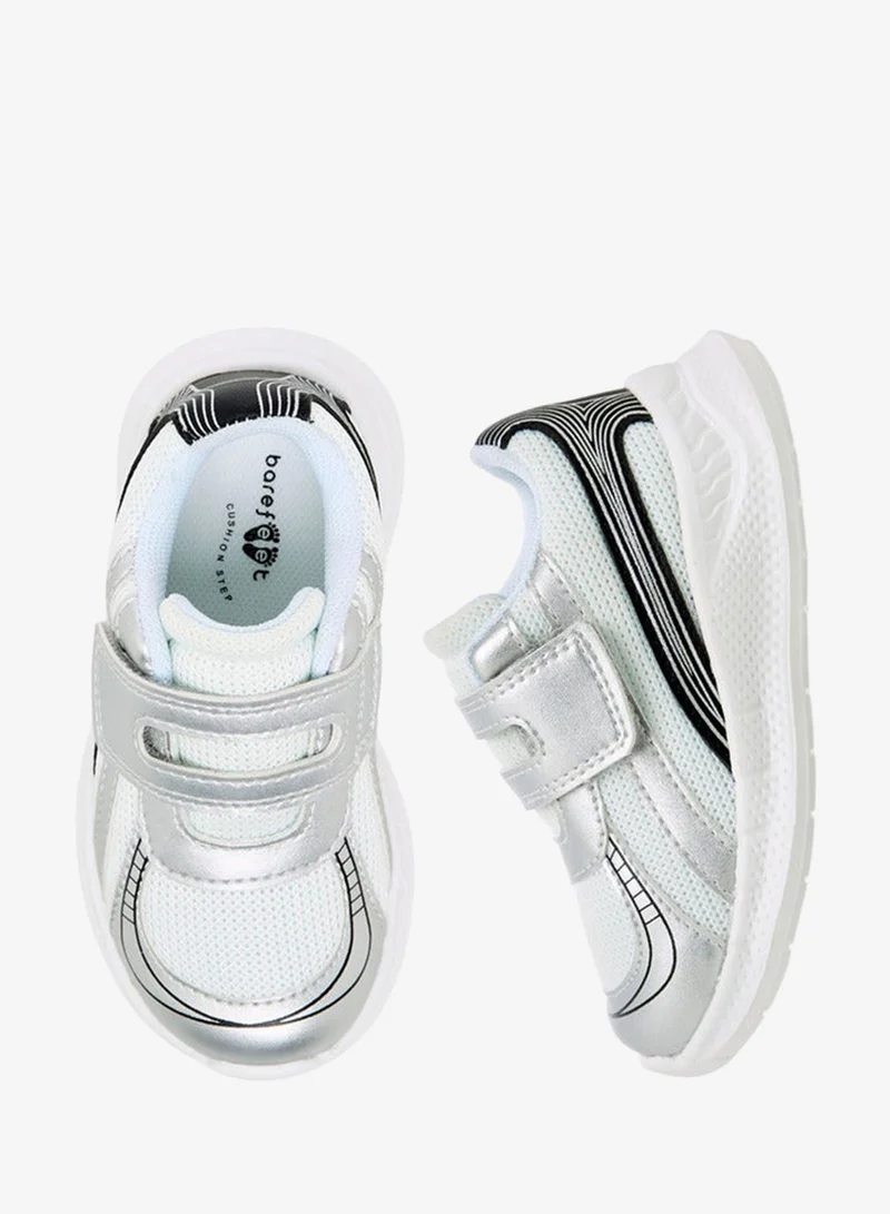 بيرفيت أحذية رياضية للأولاد بشريط لاصق وتصميم مقسم