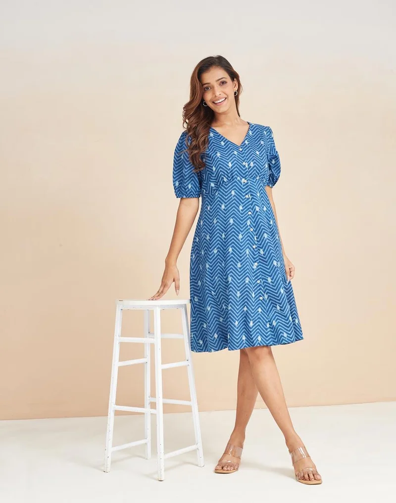 فاب انديا فستان قصير مطبوع بالقطن النيلي دابو