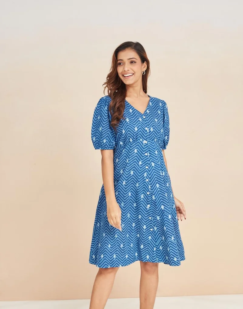 فاب انديا فستان قصير مطبوع بالقطن النيلي دابو