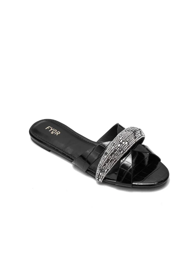 فايور صندل مزين بفتحات مقاس