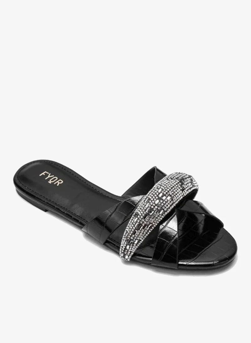 فايور صندل مزين بفتحات مقاس