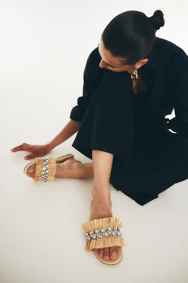 اتش اند ام صندل مزين بحجر الراين