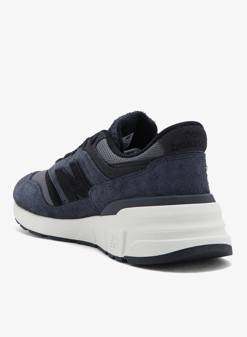 نيو بالانس سنيكرز