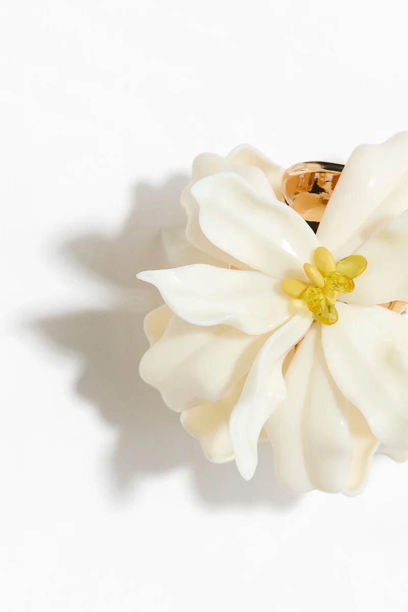 اتش اند ام مشبك شعر مزين بتفاصيل الزهور