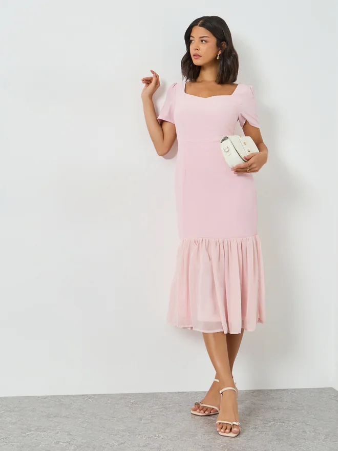 Styli Pink Sweetheart Neck Solid Midi Dress
