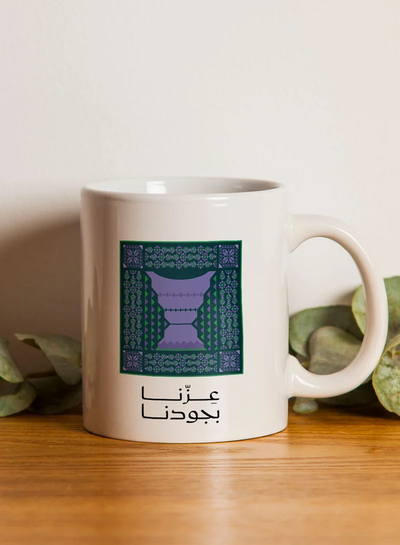 لوحة كوب ١١ أونصة من السيراميك لمناسبة اليوم الوطني السعودي بتصميم عزنا بجودنا
