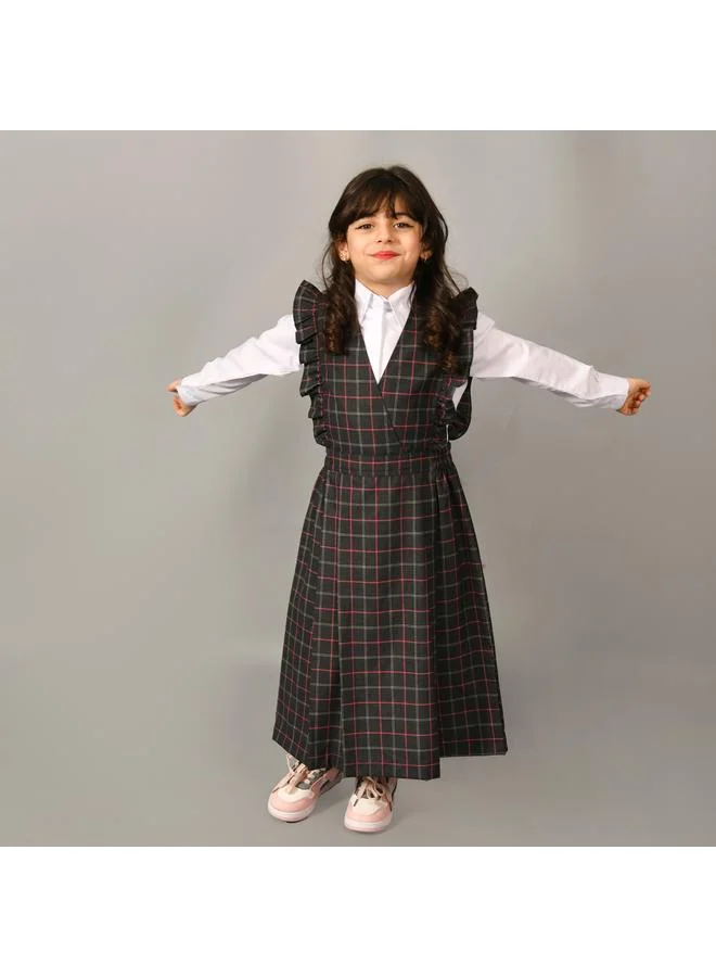 HAWRAA ABAYA Black checkered kindergarten apron with ruffles, a gathered waist, and side pleats - apron only
