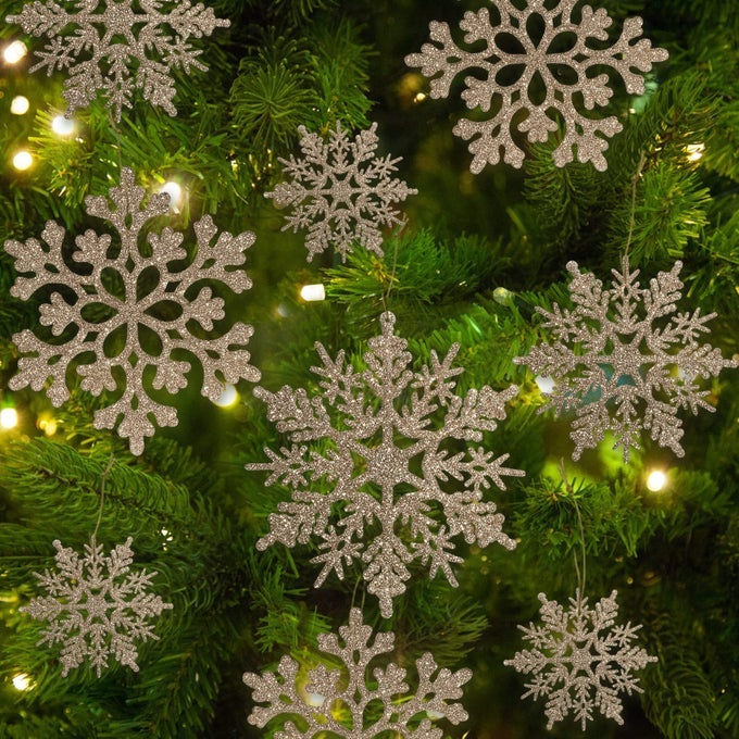36PCS CHRISTMAS CHAMPAGNE GOLD SNOWFLAKE ORNAMENTS PLASTIC GLITTER SNOW FLAKES ORNAMENTS FOR WINTER CHRISTMAS TREE DECORATIONS SIZE VARIES CRAFT SNOWFLAKES