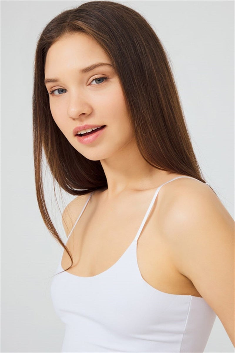 COTTONHILL سكني بيضاء قابلة للتعديل بحمالات رفيعة مقبولة بقص الليزر نسائية  - Image 4