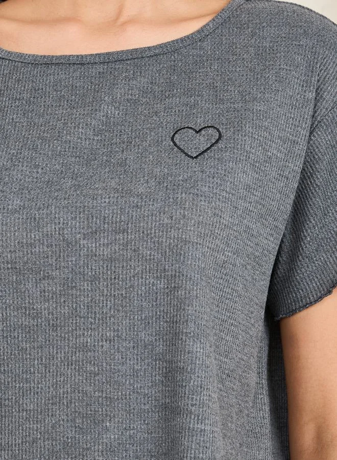 ستايلي Ribbed Heart Graphic Print T-shirt and Ruffle Hem Short Set