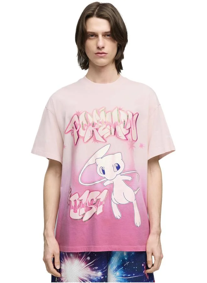 بوما تيشرت PUMA x POKÉMON Shiny Mew بقصة فضفاضة للرجال