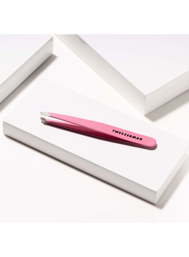 Tweezerman ملقط مائل بلون الورد الغامق الحصري - ملاقط إزالة الشعر، من الفولاذ المقاوم للصدأ - Image 5