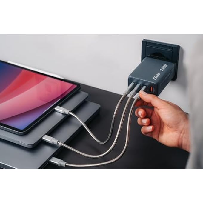 VERBATIM GAN CHARGER 240 W, 4 PORTS USB-C CHARGER, POWER ADAPTER WITH 3 X USB-C AND 1 X USB-A, FAST CHARGER AS MULTIPLE PLUG, FOR APPLE MACBOOK, NOTEBOOK, IPAD, IPHONE - Image 3