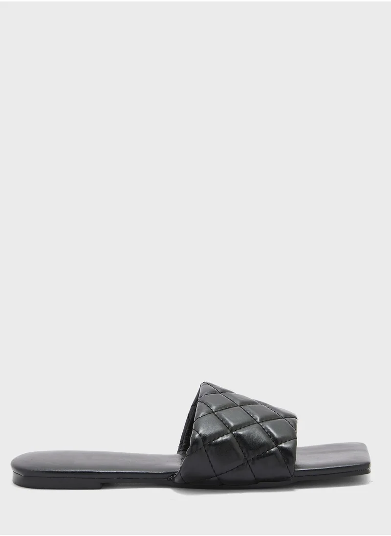 جينجر Quilted Square Toe Flat Sandal
