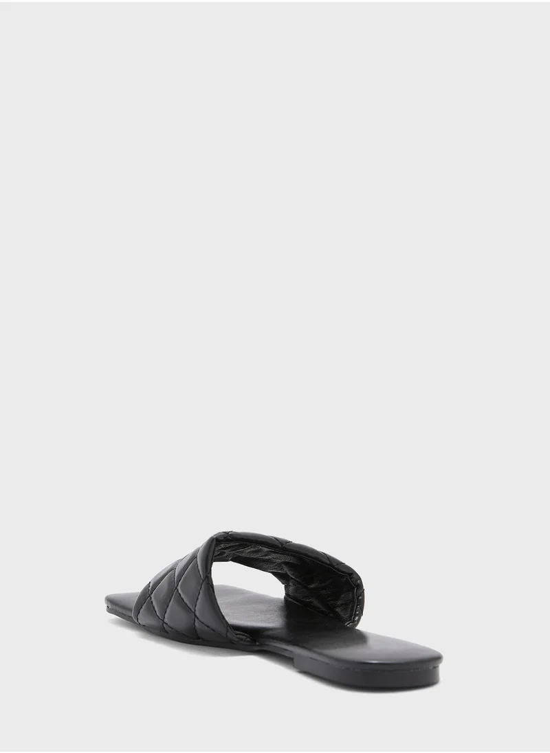 جينجر Quilted Square Toe Flat Sandal