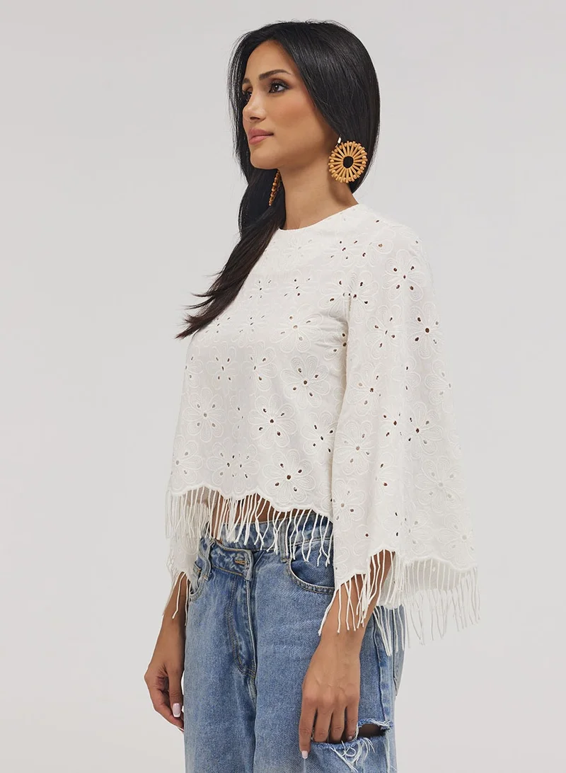 زجزاج Scalloped Thread Detailed Crop Top