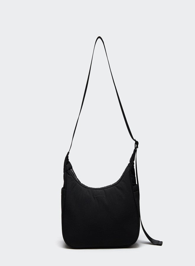 Pander حقيبة كتف باندر نايلون هلالية، متوسطة الحجم، بحزام قابل للتعديل. (أسود) - Image 3