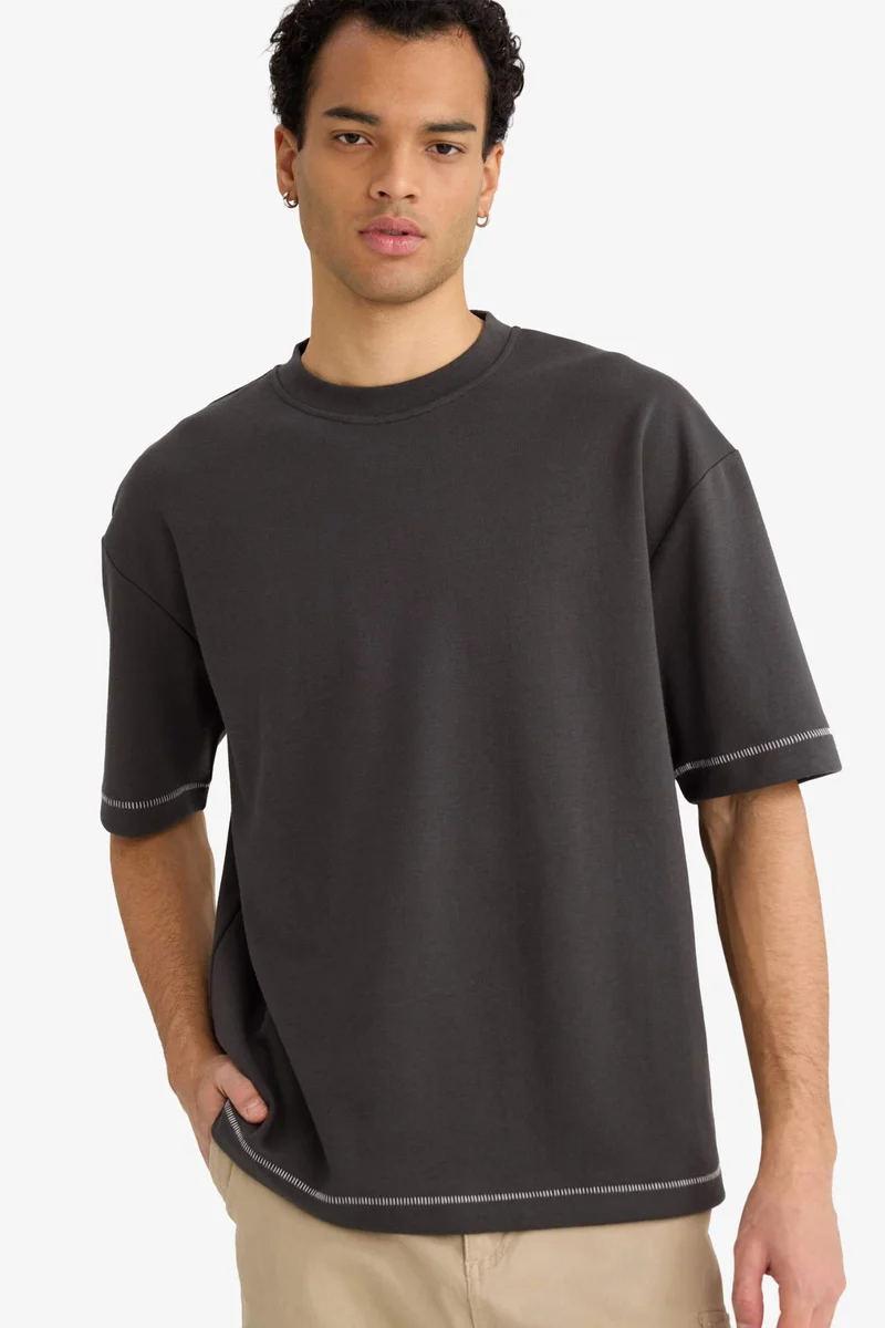 ديفاكتو Loose Fit Crew Neck Short Sleeve T-Shirt