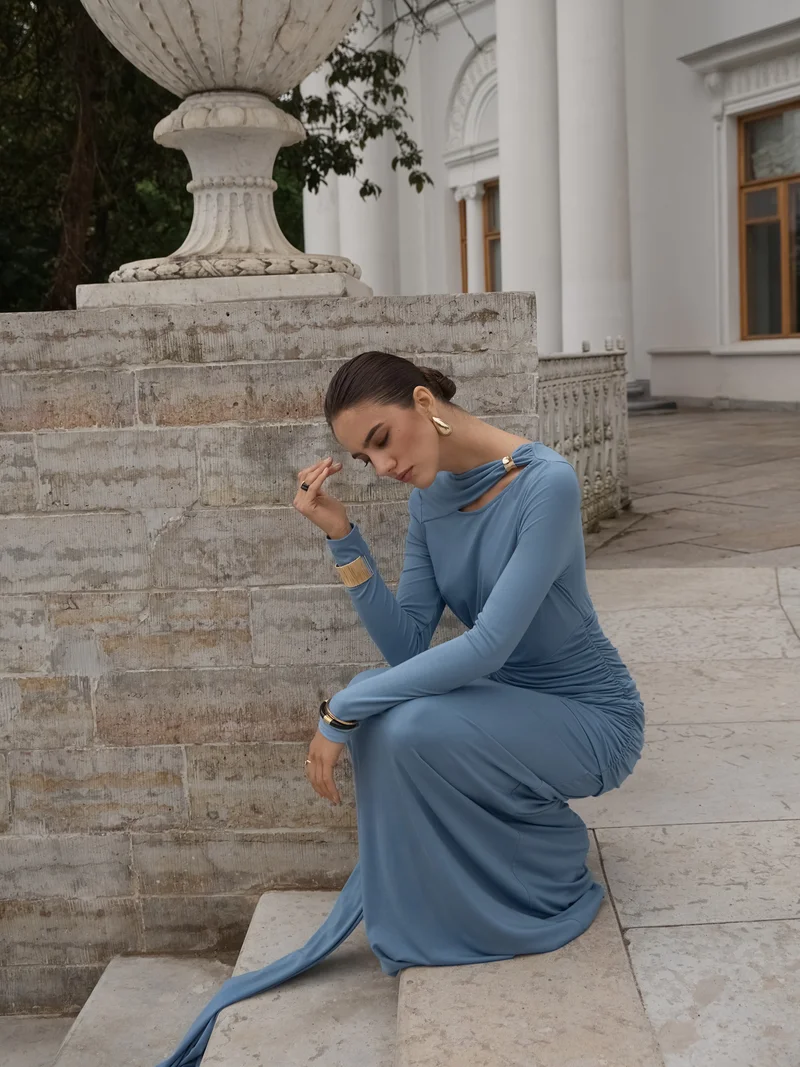 Lichi Maxi dress with metallic decoration on the shoulder