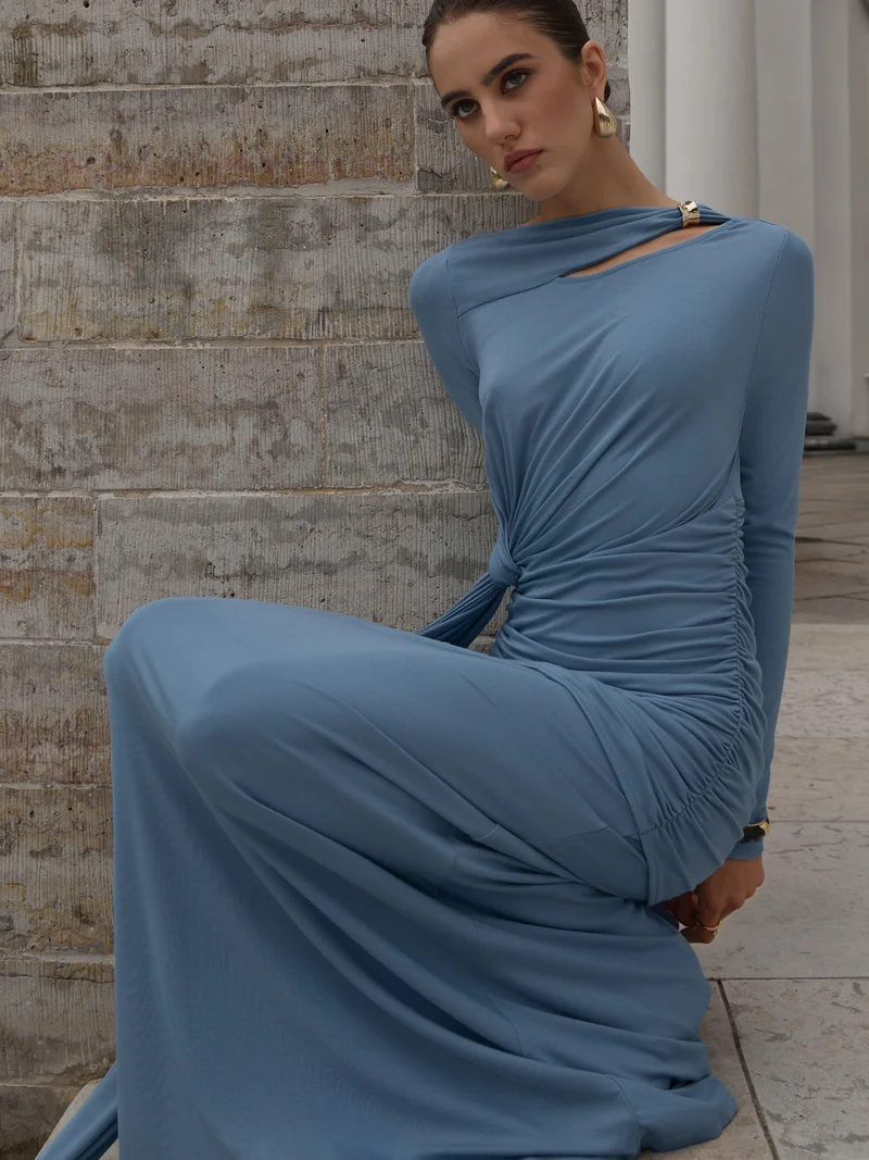 Lichi Maxi dress with metallic decoration on the shoulder