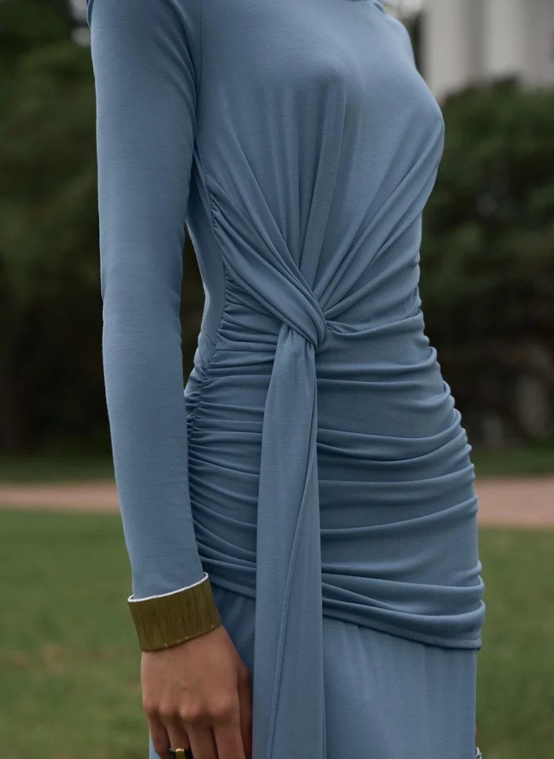 Lichi Maxi dress with metallic decoration on the shoulder