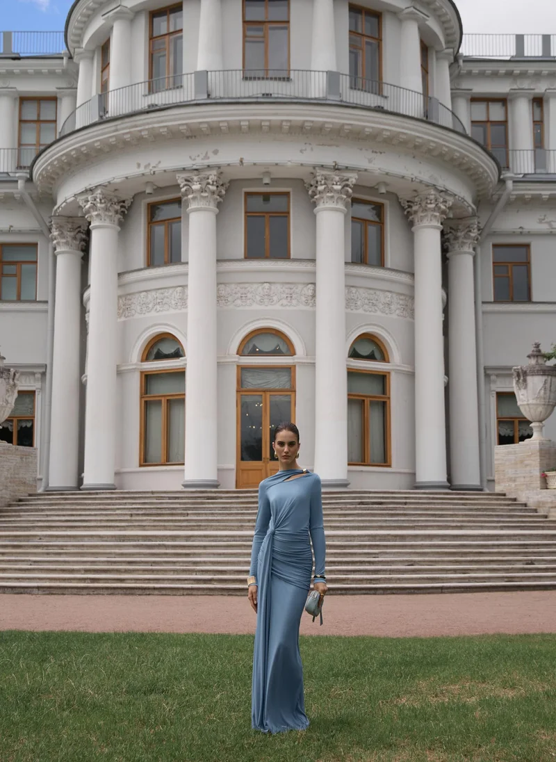 Lichi Maxi dress with metallic decoration on the shoulder