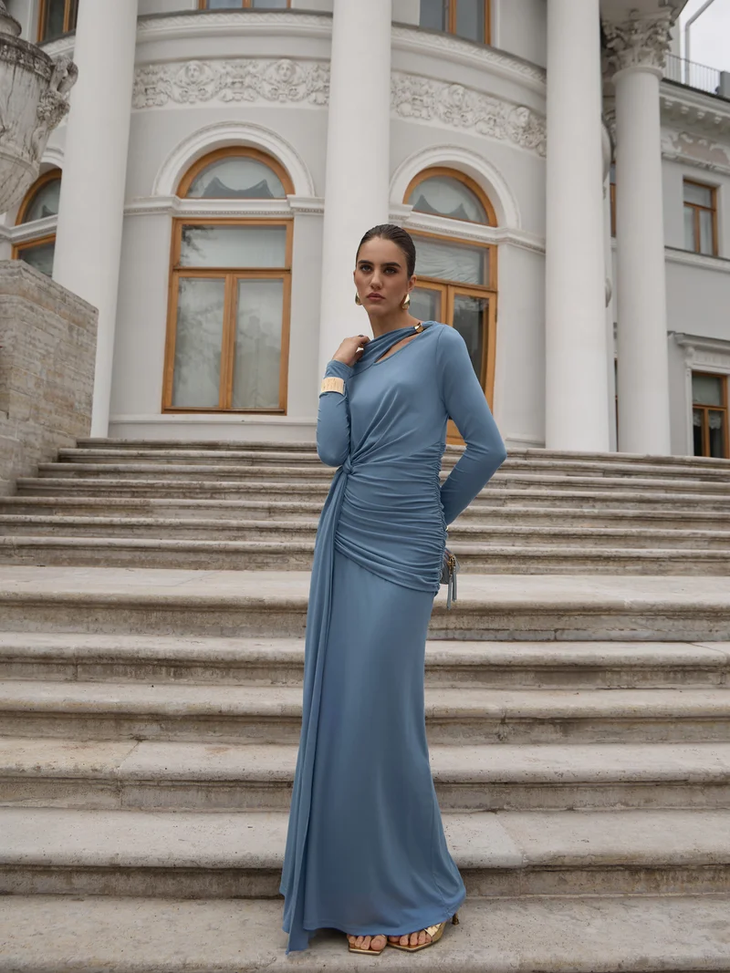 Lichi Maxi dress with metallic decoration on the shoulder