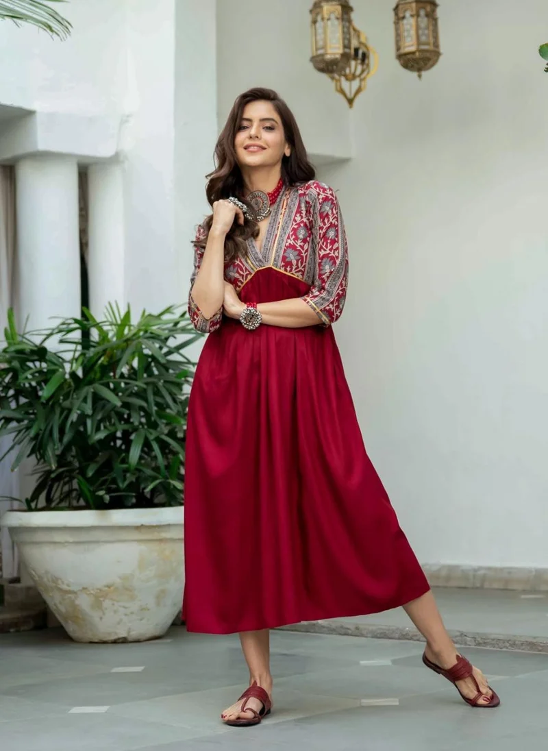 زيري سوق Maroon V Neck Gathered Dress