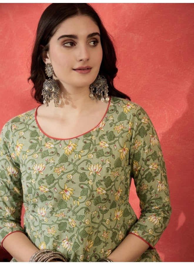 أيه كيه إس فستان ماكسي بطبقات وطبعات زهور خضراء - Image 3