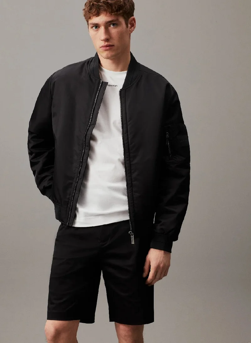 كالفن كلاين شورت من الساتان المطاطي