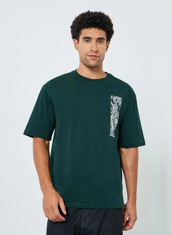 ستايلي تيشيرت بمقاس كبير بطبعة جرافيك